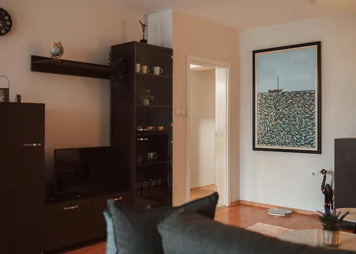 Rhea With Terrace & Parking