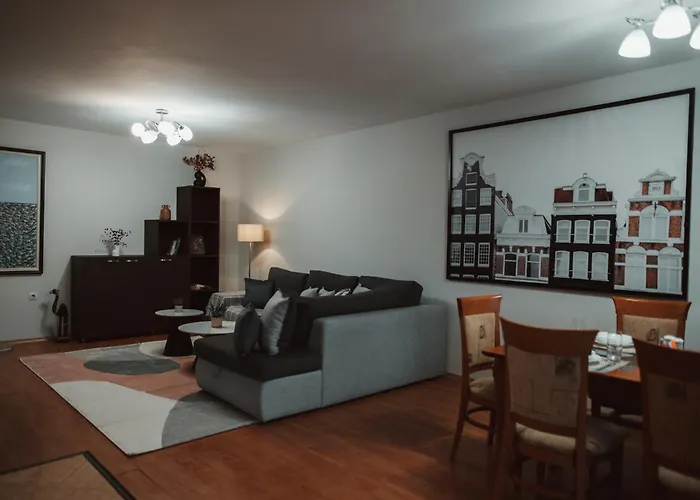 Rhea With Terrace & Parking