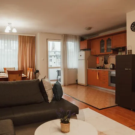 Rhea With Terrace & Parking דירה