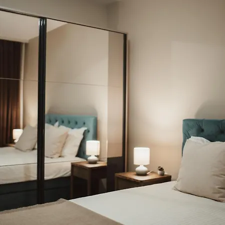 Rhea With Terrace & Parking