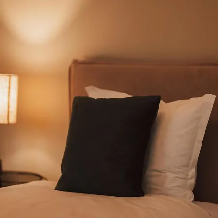 アパート Rhea With Terrace & Parking *