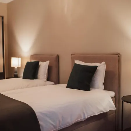 アパート Rhea With Terrace & Parking *