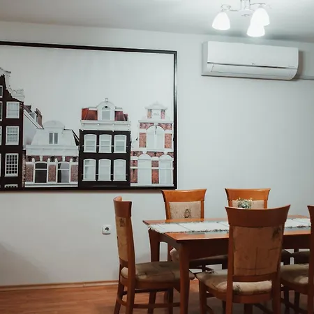 アパート Rhea With Terrace & Parking