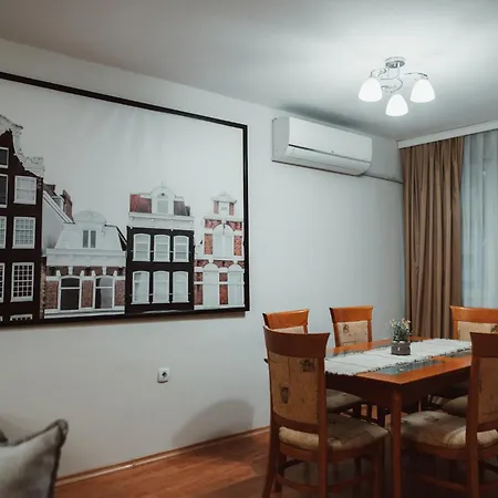 Rhea With Terrace & Parking アパート