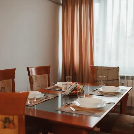 Rhea With Terrace & Parking アパート