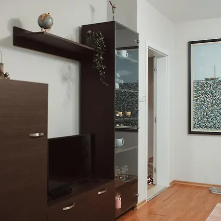 アパート Rhea With Terrace & Parking *