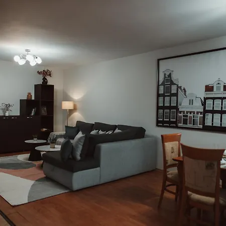 Rhea With Terrace & Parking