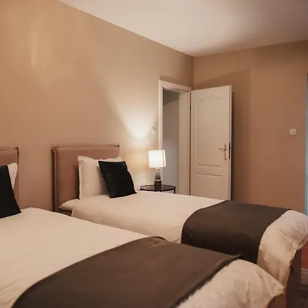 Rhea With Terrace & Parking