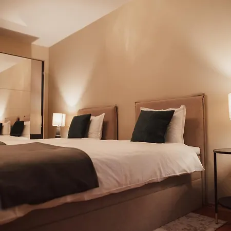 アパート Rhea With Terrace & Parking