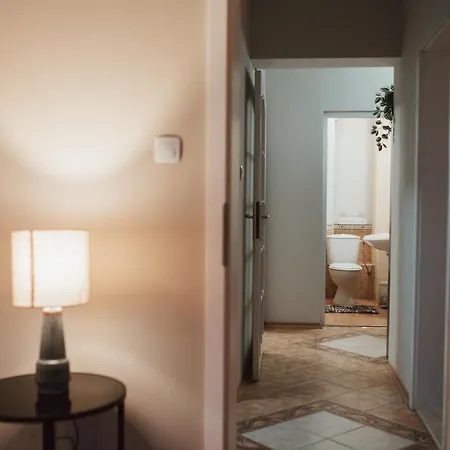 Rhea With Terrace & Parking アパート *