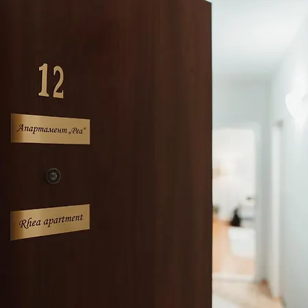 アパート Rhea With Terrace & Parking