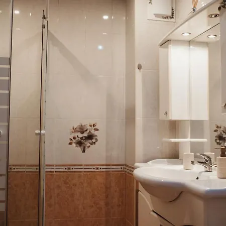 Rhea With Terrace & Parking アパート