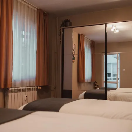 Rhea With Terrace & Parking アパート