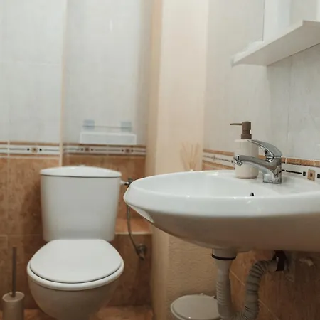 Rhea With Terrace & Parking アパート