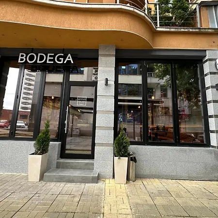 Rhea With Terrace & Parking