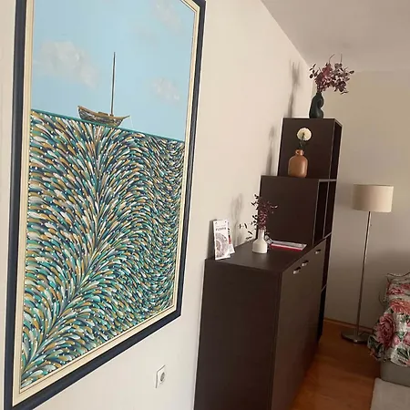 Rhea Apartment With Parking *