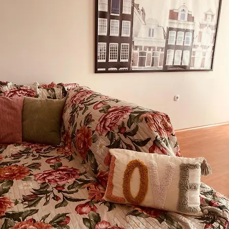 Appartamento Rhea Apartment With Parking