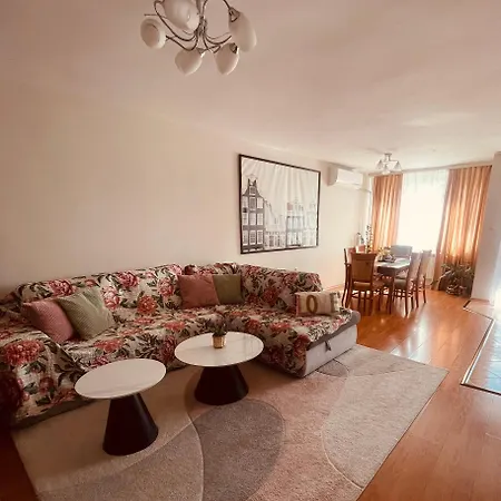 Appartamento Rhea Apartment With Parking *