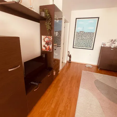 Appartamento Rhea Apartment With Parking *