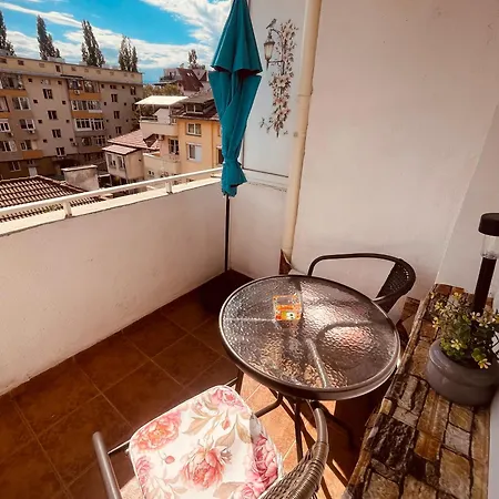 Appartamento Rhea Apartment With Parking