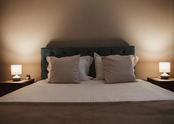 Rhea With Terrace & Parking 公寓 *