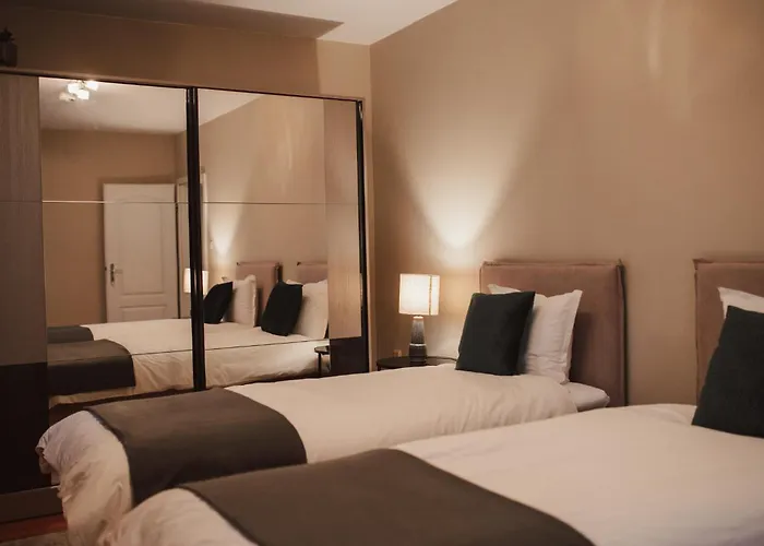 公寓 Rhea With Terrace & Parking