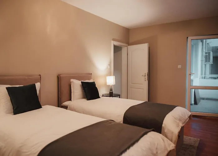 Rhea With Terrace & Parking