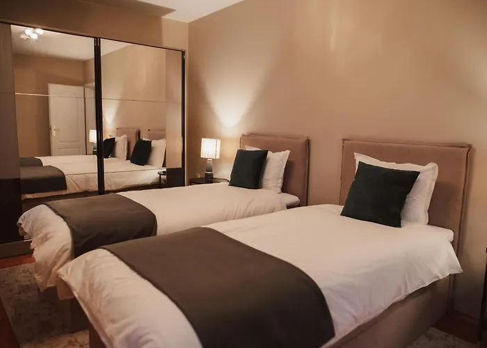 アパート Rhea With Terrace & Parking *