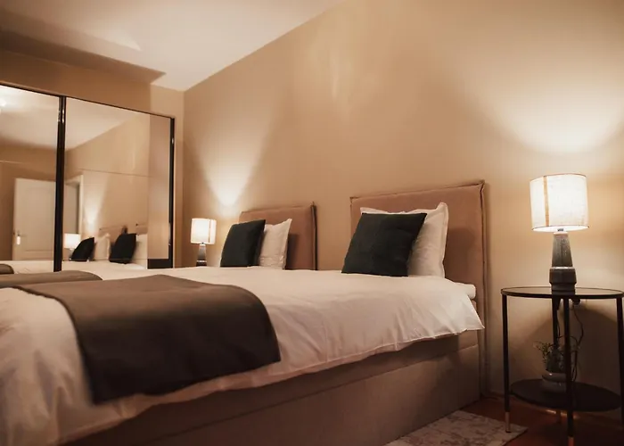 アパート Rhea With Terrace & Parking