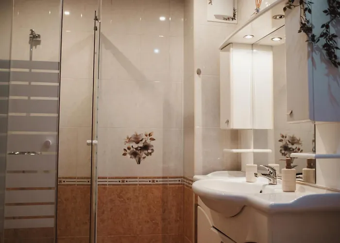 Rhea With Terrace & Parking 公寓