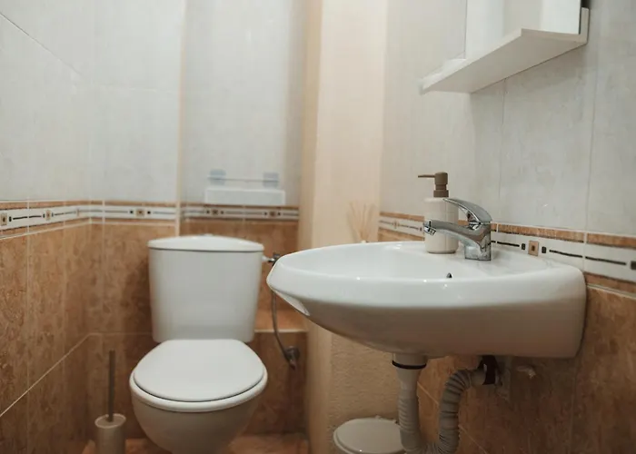 Rhea With Terrace & Parking アパート