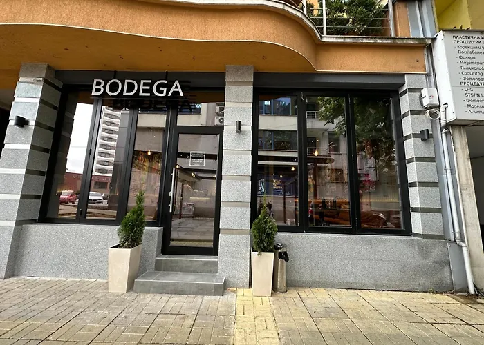 Rhea With Terrace & Parking